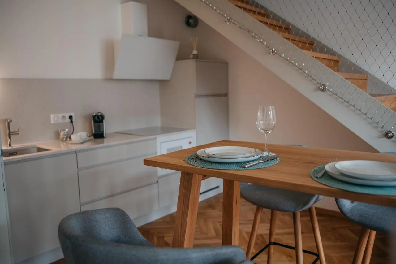 High Heaven Valentinska Apartment Prague