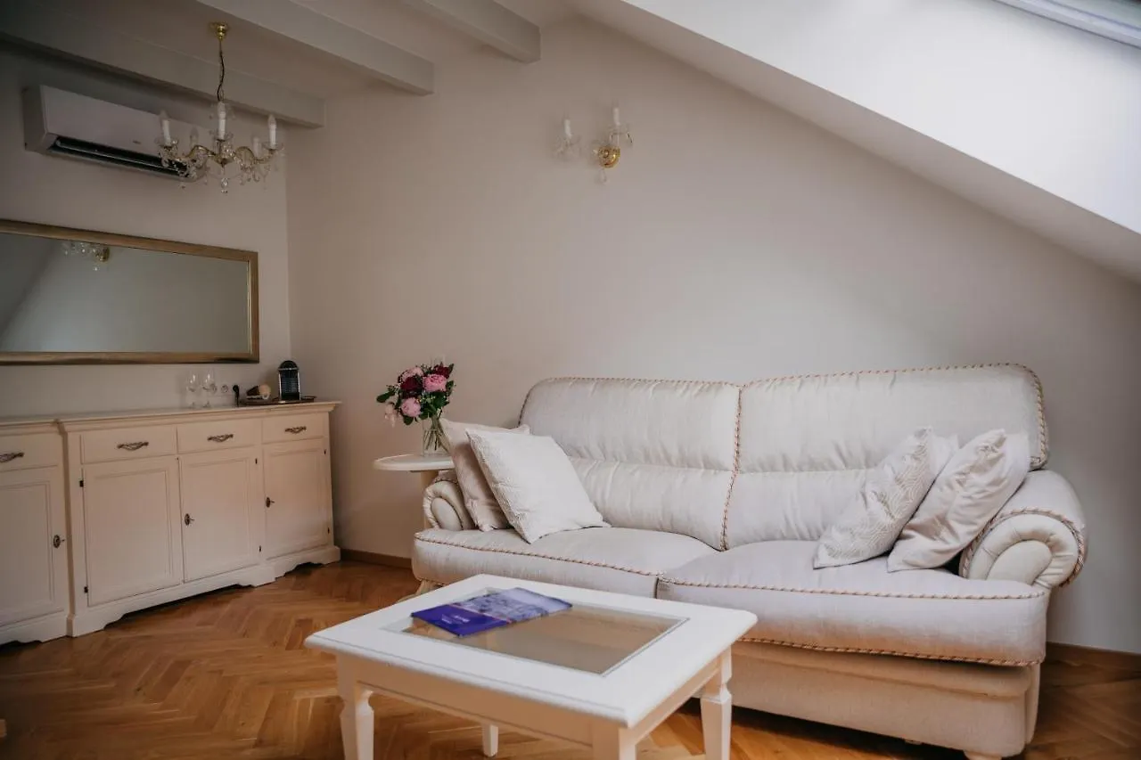 High Heaven Valentinska Apartment Prague