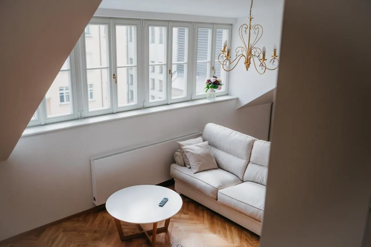 High Heaven Valentinska Apartment Prague