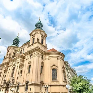 The Old Town Square & Parizska Appartement